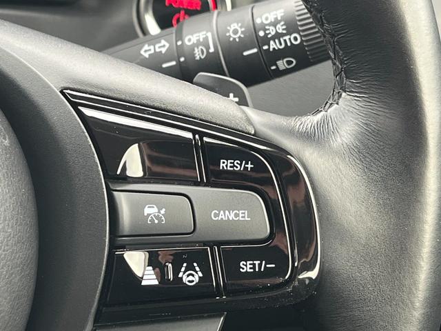 ヴェゼル ｅ：ＨＥＶＺ　コネクトディスプレー／フルセグＴＶ／ＢＴ／バックモニター／ＥＴＣ　地上デジタル　ＵＳＢ入力　ハンズフリーテールゲート　シートＨ　サイドエアＢ　禁煙車両　ダブルエアコン　パークセンサー　リヤカメラ（17枚目）