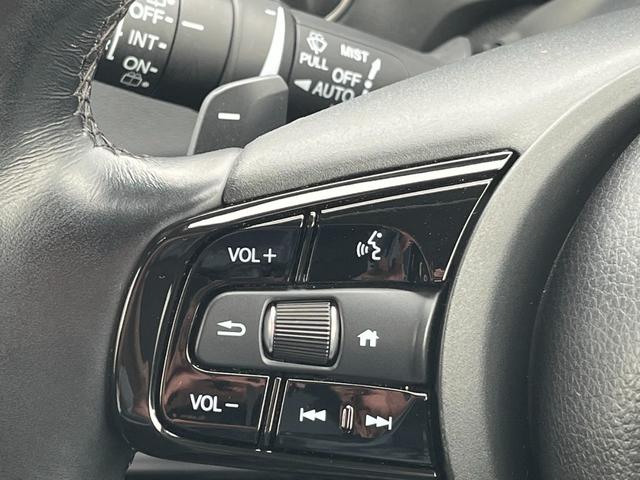 ヴェゼル ｅ：ＨＥＶＺ　コネクトディスプレー／フルセグＴＶ／ＢＴ／バックモニター／ＥＴＣ　地上デジタル　ＵＳＢ入力　ハンズフリーテールゲート　シートＨ　サイドエアＢ　禁煙車両　ダブルエアコン　パークセンサー　リヤカメラ（18枚目）