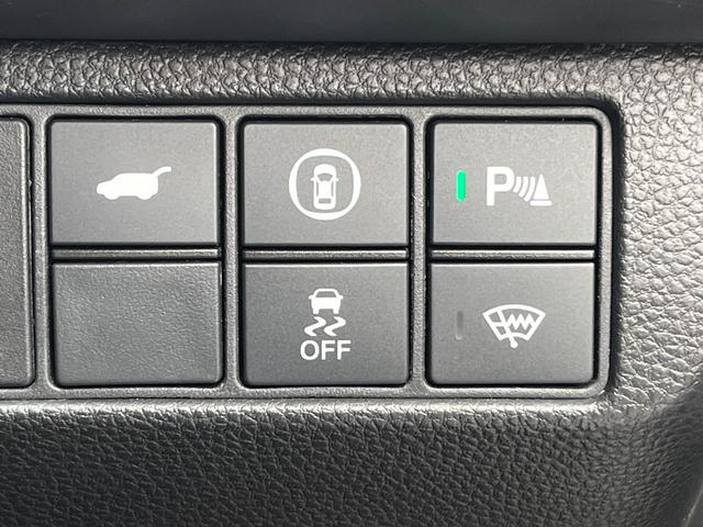 ヴェゼル ｅ：ＨＥＶＺ　コネクトディスプレー／フルセグＴＶ／ＢＴ／バックモニター／ＥＴＣ　地上デジタル　ＵＳＢ入力　ハンズフリーテールゲート　シートＨ　サイドエアＢ　禁煙車両　ダブルエアコン　パークセンサー　リヤカメラ（19枚目）