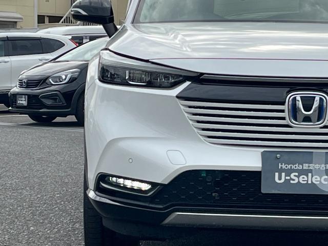 ヴェゼル ｅ：ＨＥＶＺ　コネクトディスプレー／フルセグＴＶ／ＢＴ／バックモニター／ＥＴＣ　地上デジタル　ＵＳＢ入力　ハンズフリーテールゲート　シートＨ　サイドエアＢ　禁煙車両　ダブルエアコン　パークセンサー　リヤカメラ（24枚目）