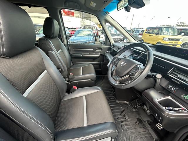 ステップワゴンスパーダ スパーダ・クールスピリットホンダセンシング　１０インチナビ／フルセグ／後席フリップダウンモニター／ドラレコ前後　スマートキ－　リヤカメラ　オートエアコン　アクティブクルーズ　イモビ　シートＨ　キーフリー　カーテンエアバック　アイドリングＳＴＯＰ（8枚目）