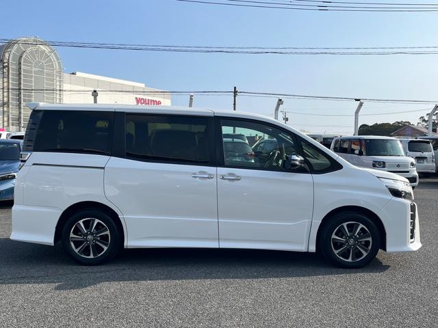 ヴォクシー ＺＳ煌ＩＩＩ　アルパインナビ＆フリップダウン／ドラレコ／ＥＴＣ／バックモニター　ヘッドライトＬＥＤ　Ｃセンサー　ＤＶＤ再生可　ワンオーナー車　リヤカメラ　ＥＴＣ車載器　地デジＴＶ　セキュリティアラーム　リアエアコン（4枚目）