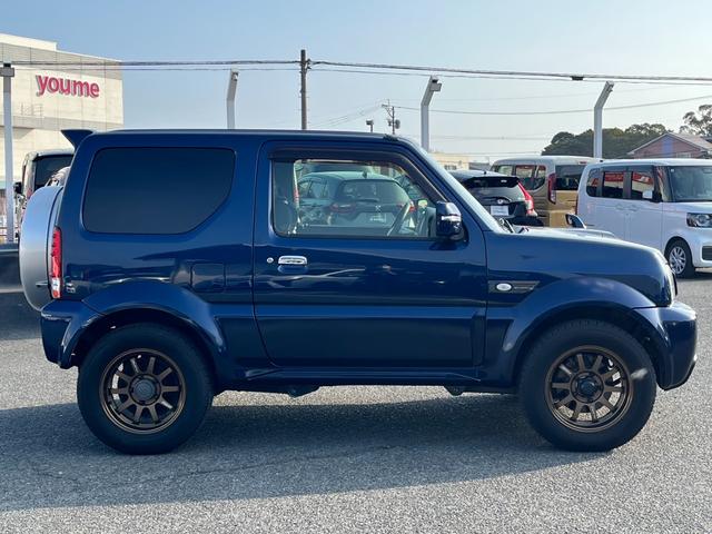 ジムニーシエラ ランドベンチャー　レカロシート／社外ナビ／ＴＶ／バックモニター／ドラレコ／ＥＴＣ　ＰＳ　ＤＶＤ再生可能　キ－レス　４ｗｄ　ナビＴＶ　マニュアルエアコン　助手席エアバック　運転席エアバック　ＥＴＣ車載器　ＡＢＳ　地デジ（3枚目）