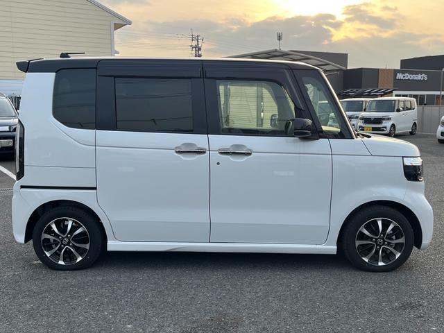 Ｎ－ＢＯＸカスタム コーディネートスタイル　元デモカー／純正９インチナビ／前後ドラレコ／フルセグＴＶ／ＥＴＣ／バックモニター　セキュリティ　横滑り防止　スマートキ－　前席シートヒーター　クルコン　パーキングセンサー　リヤカメラ　サイドエアバッグ（4枚目）