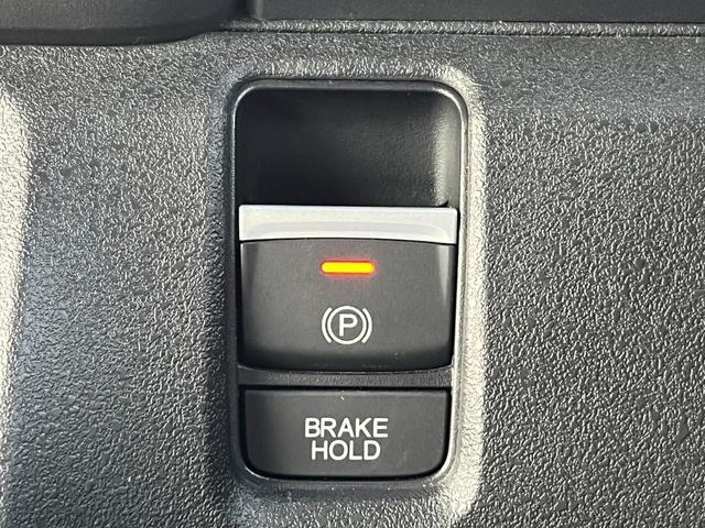 Ｎ－ＢＯＸカスタム コーディネートスタイル　元デモカー／純正９インチナビ／前後ドラレコ／フルセグＴＶ／ＥＴＣ／バックモニター　セキュリティ　横滑り防止　スマートキ－　前席シートヒーター　クルコン　パーキングセンサー　リヤカメラ　サイドエアバッグ（17枚目）