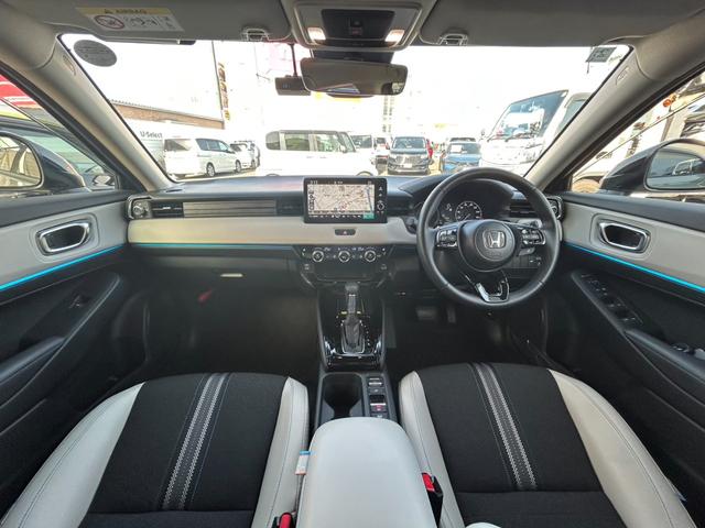 ヴェゼル ｅ：ＨＥＶＺ・ＰＬａＹパッケージ　当社レンタアップ／コネクトディスプレー／フルセグＴＶ／ＥＴＣ２．０／ドラレコ　地デジ　サイドエアバッグ　ソナー　１オナ　クルーズコントロール　禁煙　ナビＴＶ　シートヒータ　デュアルエアコン　ＵＳＢ接続（7枚目）