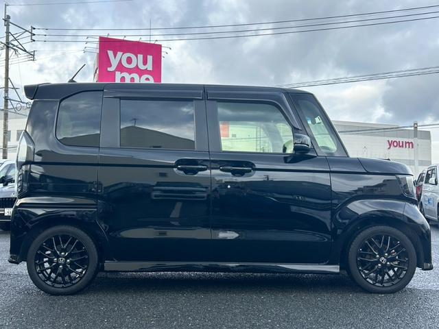 Ｎ－ＢＯＸカスタム Ｌターボスタイル＋ブラック　純正９インチナビ／フルセグＴＶ／アドバンスドルームミラー／ドラレコ　Ｗ電動ドア　ナビＴＶ　パワステ　禁煙　ベンチシート　オートクルーズ　エアバッグ　横滑防止装置　ＡＢＳ　ＵＳＢポート　サイドエアバッグ（3枚目）