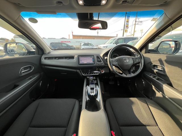 ヴェゼル ハイブリッドＸ・ホンダセンシング　純正ナビ／ワンセグ／ドラレコ／ＥＴＣ／バックモニター　禁煙　オートクルーズ　スマキー　Ｂモニ　サイドエアバッグ　ＬＥＤヘッドライト　ＶＳＡ　ＥＴＣ車載器　パワーウィンドウ　ＡＢＳ付　オートエアコン（7枚目）