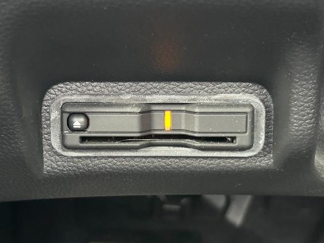 ヴェゼル e:HEVX 8インチナビ/フルセグTV/Bluetooth/ドラレコ前後/ETC アダクティブクルーズコントロール Wエアバッグ ブルートゥースオーディオ 電格ミラー オートLED 盗難防止 サイドエアバッグ(18枚目)