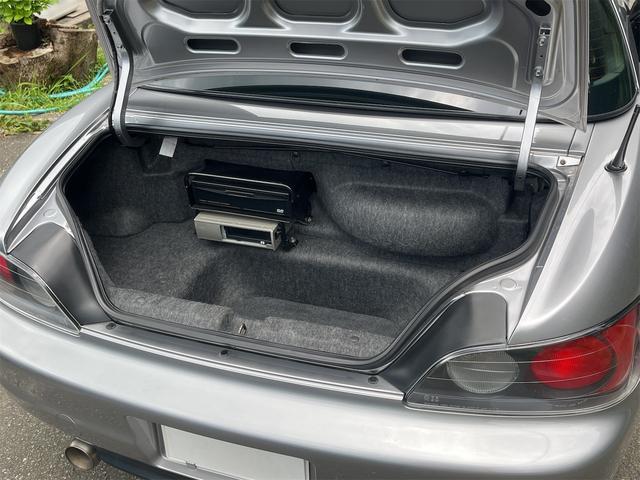 Ｓ２０００ ベースグレード　６速ＭＴ　ナビ　ＥＴＣ　プッシュスタート　スマートキー　ＤＶＤ再生　ＨＩＤ　パワステ　実走行６３６６８キロ　ＨＩＤ　パワーステアリング　パワーウィンドウ（9枚目）