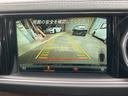 ギヤをリバースに入れると車両後方の映像を映し出し、バック時の後方視界をサポートするリヤビューカメラ!