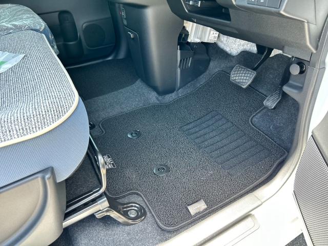 ムーヴキャンバス ストライプスＧ　衝突軽減ブレーキ付き　シ－トヒ－タ－　両側電動スライド（33枚目）