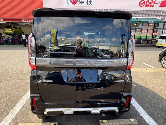 デリカミニ Ｇ　プレミアム　リミテッドエディション　届出済未使用車　衝突軽減ブレーキ　全方位モニター装着車　両側電動スライドドア　クルーズコントロール　ハンドルヒーター　電子パーキング　ブレーキホールド　純正アルミホイール（10枚目）