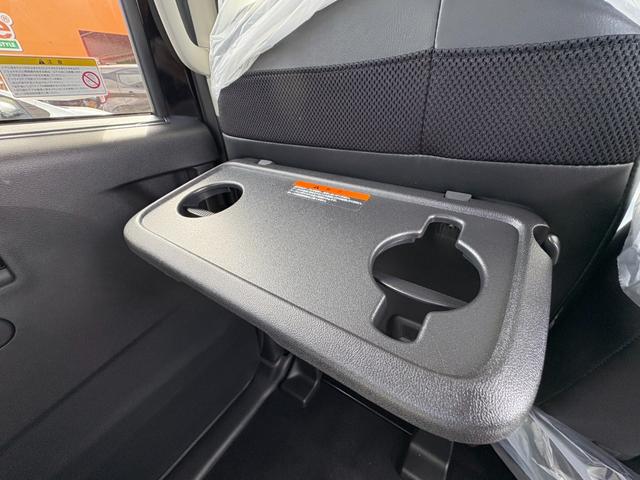 デリカミニ Ｇ　プレミアム　リミテッドエディション　届出済未使用車　衝突軽減ブレーキ　全方位モニター装着車　両側電動スライドドア　クルーズコントロール　ハンドルヒーター　電子パーキング　ブレーキホールド　純正アルミホイール（16枚目）