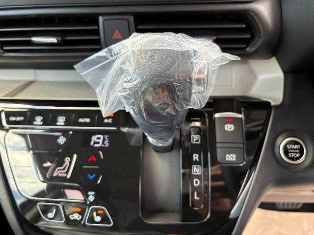 デリカミニ Ｇ　プレミアム　リミテッドエディション　届出済未使用車　衝突軽減ブレーキ　全方位モニター装着車　両側電動スライドドア　クルーズコントロール　ハンドルヒーター　電子パーキング　ブレーキホールド　純正アルミホイール（26枚目）