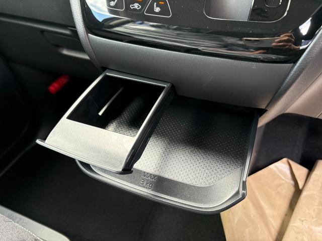 デリカミニ Ｇ　プレミアム　リミテッドエディション　届出済未使用車　衝突軽減ブレーキ　全方位モニター装着車　両側電動スライドドア　クルーズコントロール　ハンドルヒーター　電子パーキング　ブレーキホールド　純正アルミホイール（29枚目）
