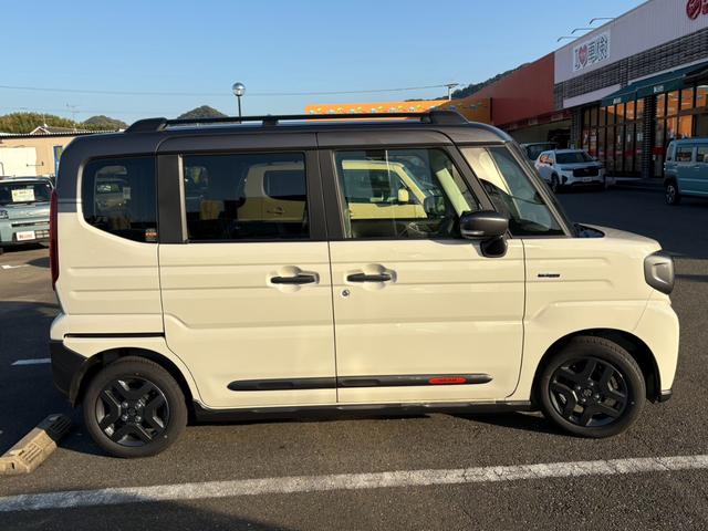 スペーシアギア ハイブリッドＸＺ　衝突軽減ブレーキ　両側電動スライドドア　ハンドルヒーター　シートヒーター　電子パーキングブレーキ　ブレーキホールド　純正アルミホイール　キーフリー　オートエアコン（9枚目）