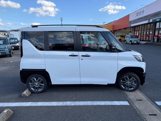 デリカミニ Ｇ　プレミアム　届出済未使用車　衝突軽減ブレーキ　アラウンドビューモニター　両側電動スライドドア　電子パーキングブレーキ　ブレーキホールド　ハンドルヒーター　純正アルミホイール（9枚目）