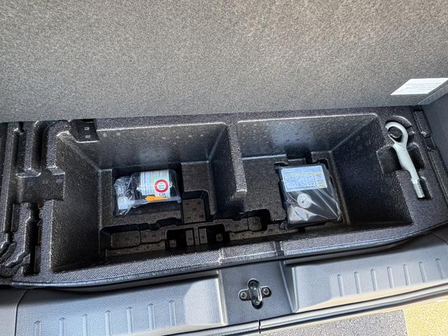 デリカミニ Ｇ　プレミアム　届出済未使用車　衝突軽減ブレーキ　アラウンドビューモニター　両側電動スライドドア　電子パーキングブレーキ　ブレーキホールド　ハンドルヒーター　純正アルミホイール（12枚目）