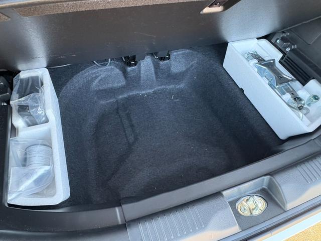 ソリオ ハイブリッドＭＺ　社外８インチナビ　フルセグＴＶ　ブルートゥース　ＤＶＤ再生　ＥＴＣ　両側電動スライドドア　ヘッドアップディスプレイ　コーナーセンサー　ドラレコ付き（17枚目）