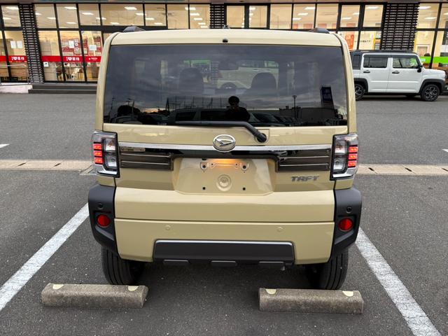 タフト Ｇ　ダーククロムベンチャー　届出済未使用車　衝突軽減ブレーキ　電子パーキングブレーキ　ブレーキホールド機能　ガラスルーフ　純正アルミホイール（13枚目）