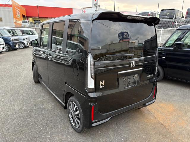 Ｎ－ＢＯＸカスタム ベースグレード　届出済未使用車　衝突軽減ブレーキ　アダプティブクルーズコントロール　片側電動スライドドア　電子パーキング　ブレーキホールド　シートヒーター　キーフリー　オートエアコン　純正アルミホイール（12枚目）