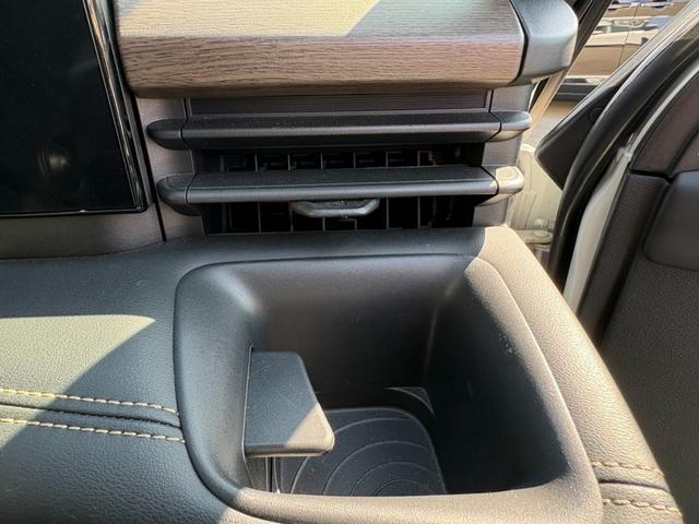 セレナ ハイウェイスターＶ　社外ナビ　ワンセグＴＶ　ＥＴＣ　バックカメラ　Ｂｌｕｅｔｏｏｔｈ　両側電動スライドドア　オートライト　ＬＥＤライト　衝突軽減システム　盗難防止システム　３列シート（50枚目）