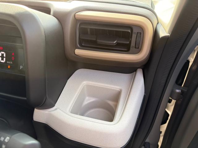 スペーシア ハイブリッドＧ　届出済未使用車　全方位モニター　衝突軽減ブレーキ　両側スライドドア　ステアリングスイッチ　キーフリー　オートエアコン（29枚目）