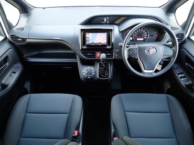 ヴォクシー X ナビ ETC バックカメラ 両側/片側電動スライドドア LEDヘッドライト MTモード付AT 3列シート ウォークスルー トラクションコントロール 横滑り防止装置 衝突回避軽減ブレーキ 盗難防止装置(2枚目)