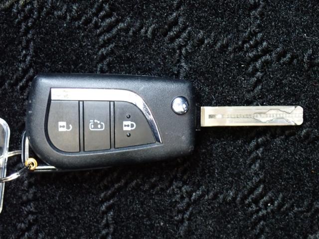 ヴォクシー X ナビ ETC バックカメラ 両側/片側電動スライドドア LEDヘッドライト MTモード付AT 3列シート ウォークスルー トラクションコントロール 横滑り防止装置 衝突回避軽減ブレーキ 盗難防止装置(4枚目)