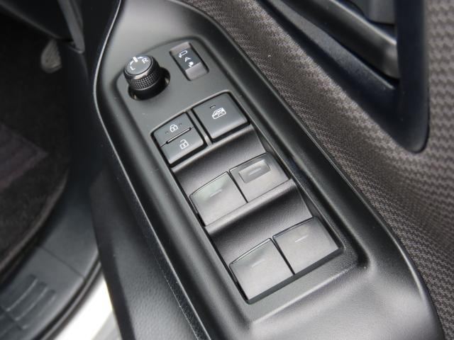 ノア Ｘ　両側／片側電動スライドドア　スマートキー　プッシュスタート　クルーズコントロール　盗難防止装置　衝突回避軽減ブレーキ　横滑り防止装置　アイドリングストップ　ＭＴモード付　３列シート　ウィンカーミラー（15枚目）