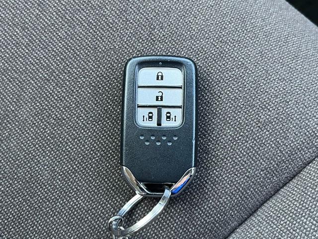 ステップワゴン Ｇ　ホンダセンシング　ナビ　ＥＴＣ　バックカメラ　キーレス　クルーズコントロール　両側電動スライドドア　衝突回避軽減　横滑り防止装置　ウィンカーミラー　アイドリングストップ（7枚目）