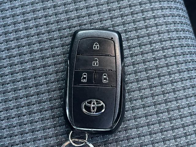 ノア Ｘ　バックカメラ　ＥＴＣ　キーレス　ＩＳＯＦＩＸ　クルーズコントロール　衝突回避軽減　横滑り防止装置　ウィンカーミラー　両側電動スライドドア　プッシュスタート（7枚目）