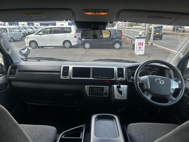 ハイエースワゴン グランドキャビン　ナビ　バックカメラ　ＥＴＣ　片側電動スライドドア　キーレス　衝突回避軽減　横滑り防止装置　盗難防止装置　パワステ　パワーウィンドウ（2枚目）