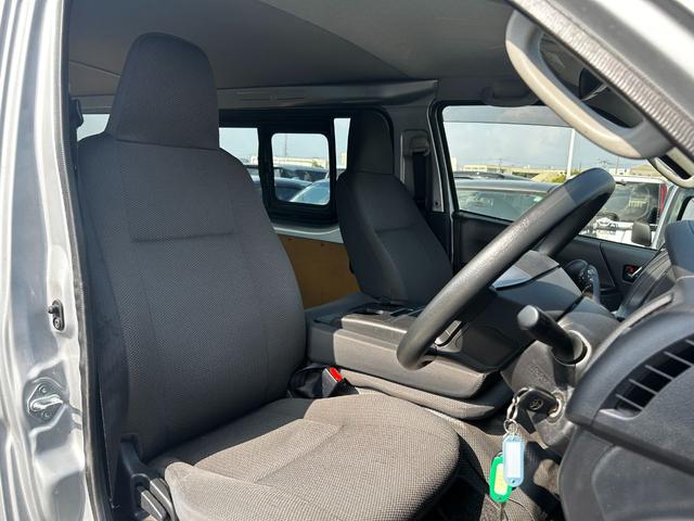 ハイエースバン ロングDX ナビ バックカメラ ETC キーレス 衝突回避軽減 横滑り防止装置 盗難防止装置 両側スライドドア パワステ パワーウィンドウ(19枚目)