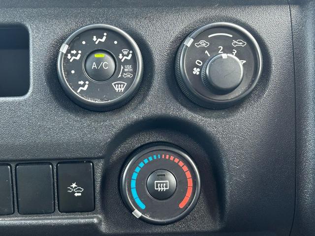 ハイエースバン ロングDX ナビ バックカメラ ETC キーレス 衝突回避軽減 横滑り防止装置 盗難防止装置 両側スライドドア パワステ パワーウィンドウ(28枚目)