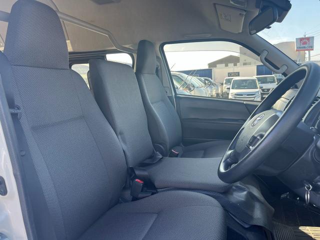 ハイエースバン ロングジャストローＤＸ　ナビ　ＴＶ　ＥＴＣ　バックカメラ　衝突回避軽減ブレーキ　横滑り防止装置　盗難防止装置　エアバッグ　ＡＢＳ　パワーウィンドウ（10枚目）