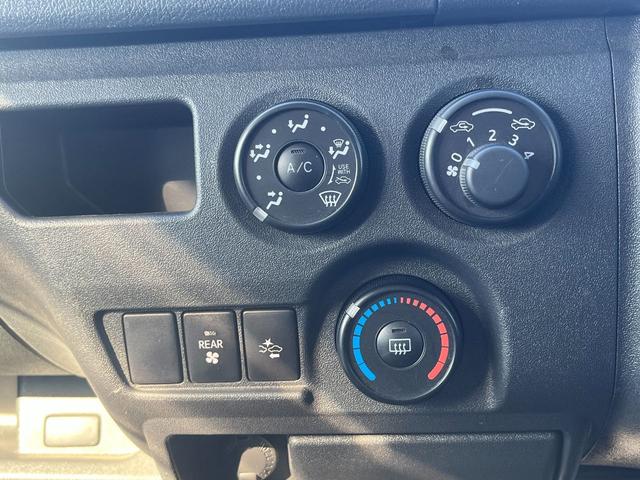 ハイエースバン ロングジャストローＤＸ　ナビ　ＴＶ　ＥＴＣ　バックカメラ　衝突回避軽減ブレーキ　横滑り防止装置　盗難防止装置　エアバッグ　ＡＢＳ　パワーウィンドウ（17枚目）