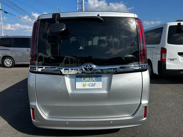 ノア Ｘ　ＥＴＣ　両側／片側電動スライドドア　衝突回避軽減　横滑り防止装置　クルーズコントロール　アイドリングストップ　ウィンカーミラー　３列シート　ＣＤ（5枚目）