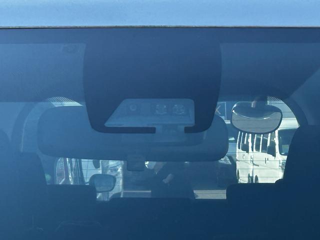 ノア Ｘ　ＥＴＣ　両側／片側電動スライドドア　衝突回避軽減　横滑り防止装置　クルーズコントロール　アイドリングストップ　ウィンカーミラー　３列シート　ＣＤ（8枚目）