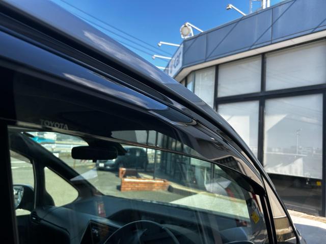 ノア Ｘ　ＥＴＣ　両側／片側電動スライドドア　衝突回避軽減　横滑り防止装置　クルーズコントロール　アイドリングストップ　ウィンカーミラー　３列シート　ＣＤ（9枚目）