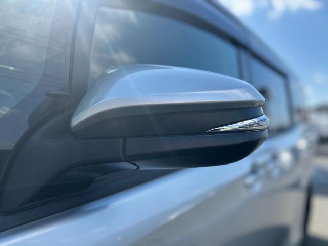 ノア Ｘ　ＥＴＣ　両側／片側電動スライドドア　衝突回避軽減　横滑り防止装置　クルーズコントロール　アイドリングストップ　ウィンカーミラー　３列シート　ＣＤ（10枚目）