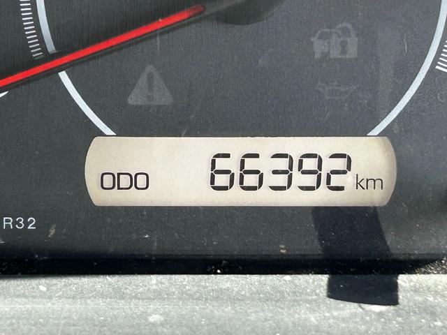 ノア Ｘ　ＥＴＣ　両側／片側電動スライドドア　衝突回避軽減　横滑り防止装置　クルーズコントロール　アイドリングストップ　ウィンカーミラー　３列シート　ＣＤ（14枚目）