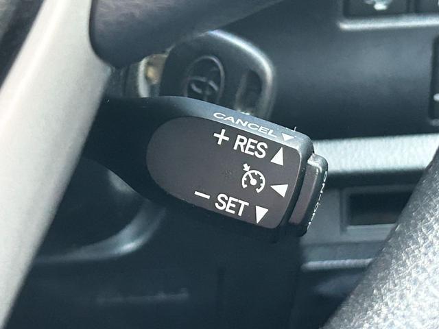 ノア Ｘ　ＥＴＣ　両側／片側電動スライドドア　衝突回避軽減　横滑り防止装置　クルーズコントロール　アイドリングストップ　ウィンカーミラー　３列シート　ＣＤ（17枚目）