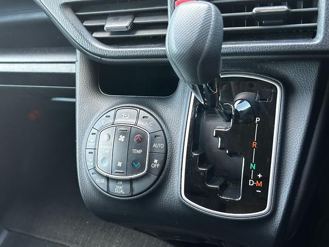 ノア Ｘ　ＥＴＣ　両側／片側電動スライドドア　衝突回避軽減　横滑り防止装置　クルーズコントロール　アイドリングストップ　ウィンカーミラー　３列シート　ＣＤ（23枚目）