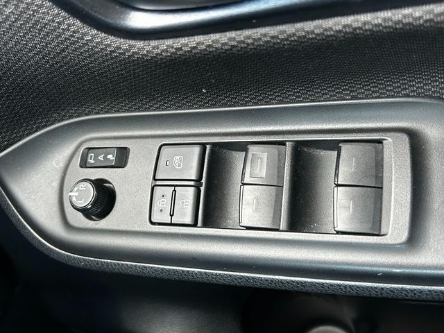 ノア Ｘ　ＥＴＣ　両側／片側電動スライドドア　衝突回避軽減　横滑り防止装置　クルーズコントロール　アイドリングストップ　ウィンカーミラー　３列シート　ＣＤ（26枚目）