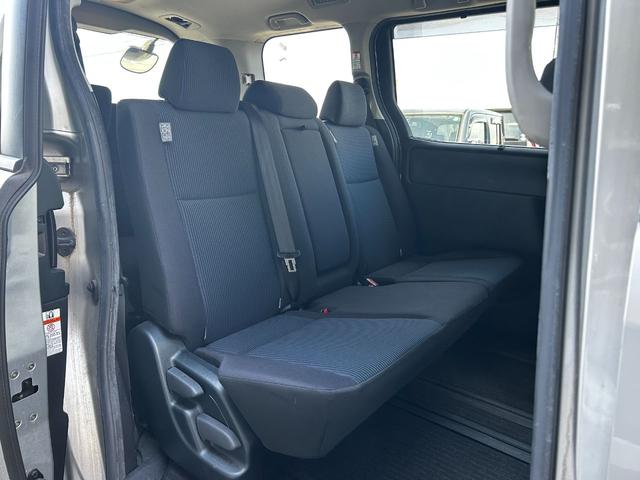 ノア Ｘ　ＥＴＣ　両側／片側電動スライドドア　衝突回避軽減　横滑り防止装置　クルーズコントロール　アイドリングストップ　ウィンカーミラー　３列シート　ＣＤ（29枚目）