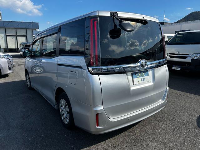 ノア Ｘ　ＥＴＣ　両側／片側電動スライドドア　衝突回避軽減　横滑り防止装置　クルーズコントロール　アイドリングストップ　ウィンカーミラー　３列シート　ＣＤ（38枚目）