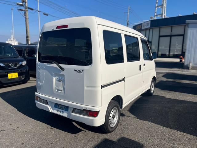 ハイゼットカーゴ ＤＸ　ＳＡＩＩＩ　ＥＴＣ　キーレス　衝突回避軽減　横滑り防止装置　トラクションコントロール　アイドリングストップ　両側スライドドア　パワステ　パワーウィンドウ　ＡＢＳ（3枚目）