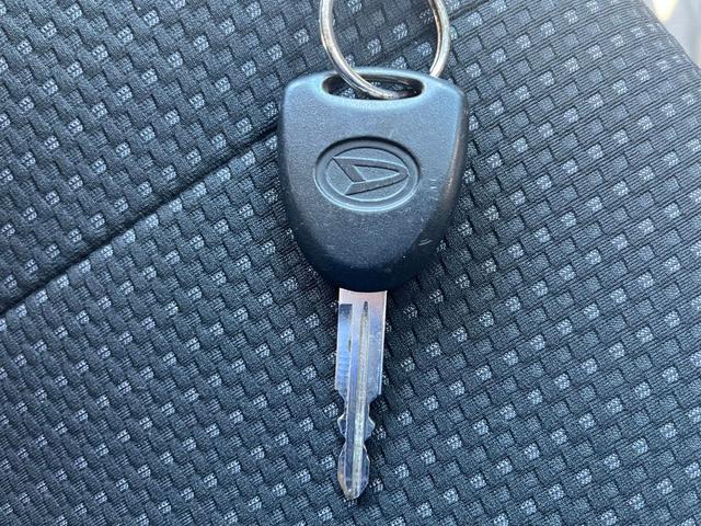 ハイゼットカーゴ ＤＸ　ＳＡＩＩＩ　ＥＴＣ　キーレス　衝突回避軽減　横滑り防止装置　トラクションコントロール　アイドリングストップ　両側スライドドア　パワステ　パワーウィンドウ　ＡＢＳ（7枚目）